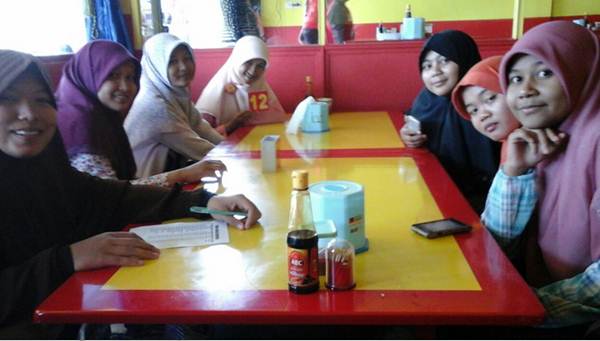 pahala mentraktir teman