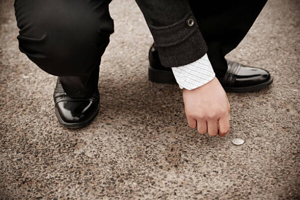 Bagaimana Hukumnya Menemukan Uang di Jalan? - Sinergi Foundation